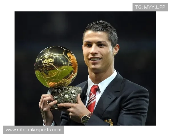 足球历史球星地位排名分析：谁是永恒的传奇与现役最强之争