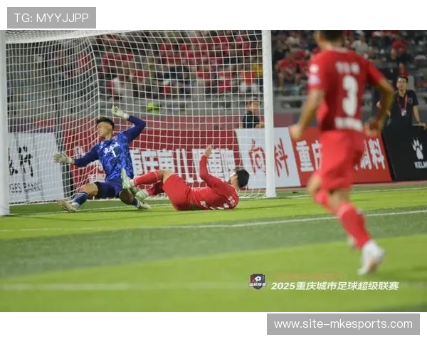 足球巨星亲临现场激情观赛引发全场球迷热烈互动与无限期待