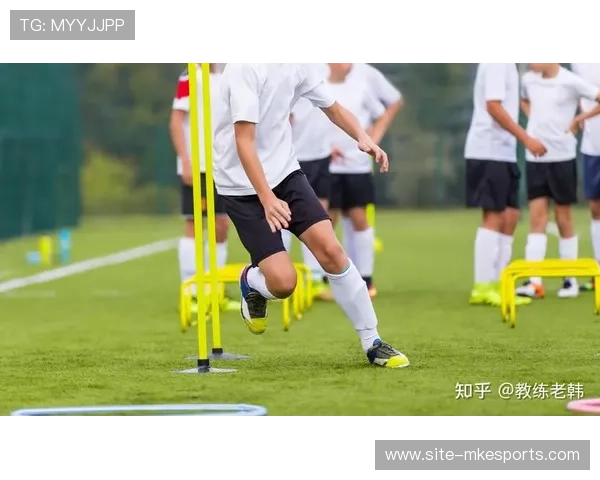 足球巨星训练揭秘：从技术细节到体能挑战，如何打磨世界级球员实力